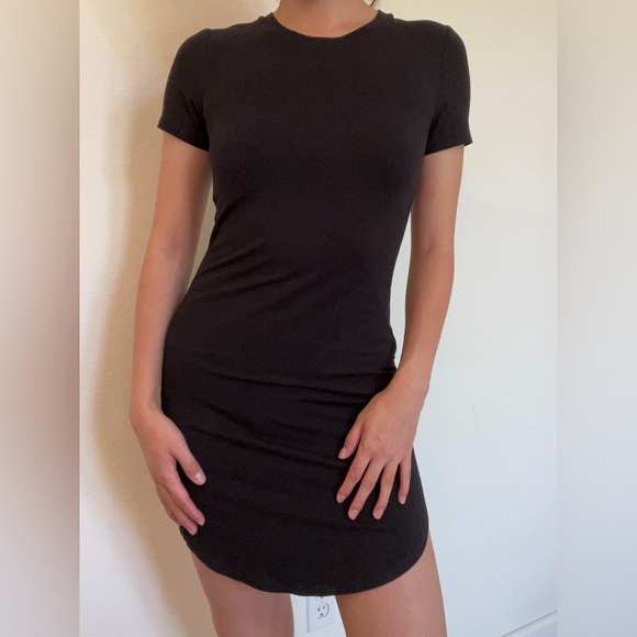 BLACK BODYCON T-SHIRT DRESS - Picture 2 of 4
